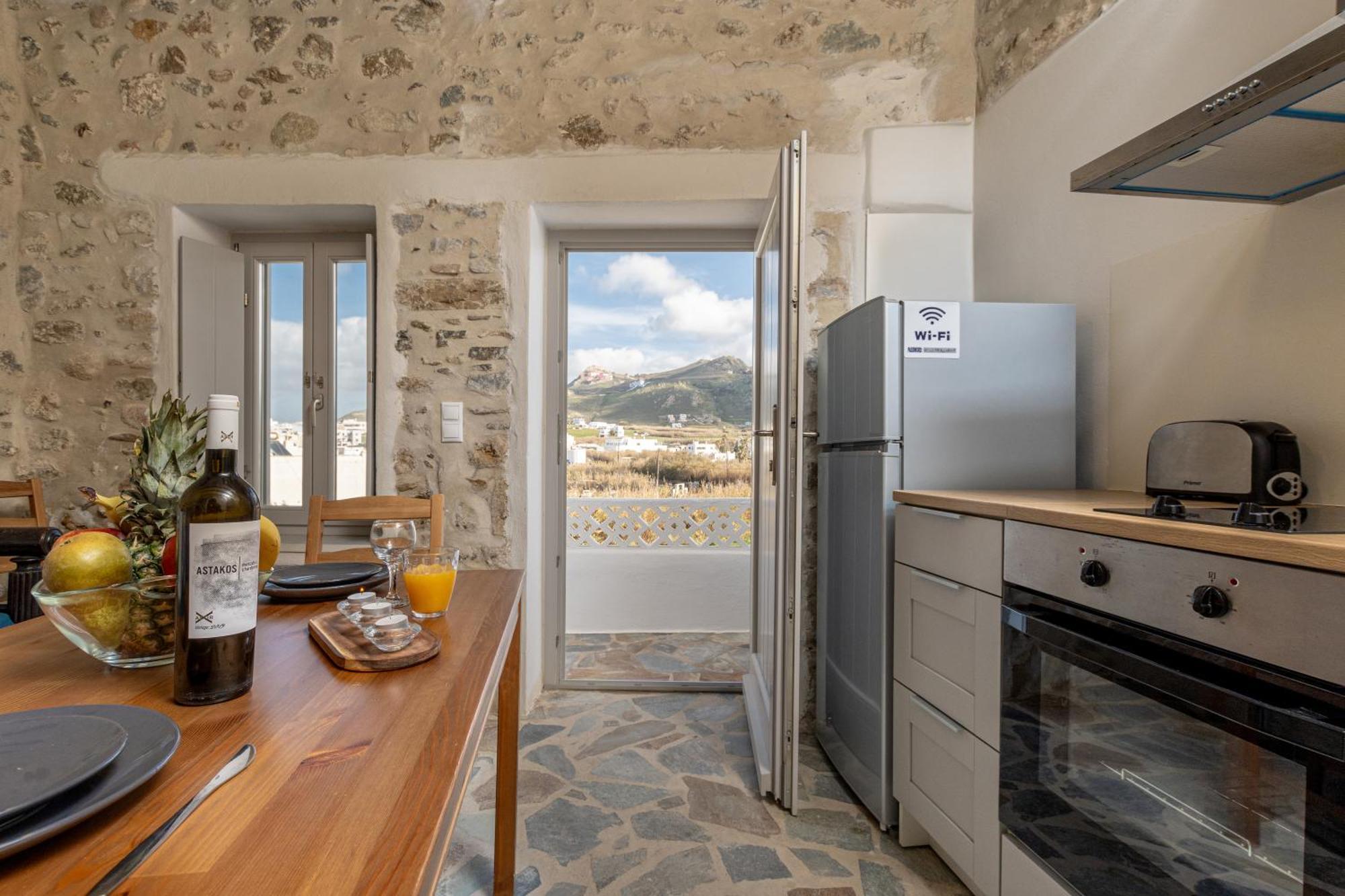 Апартаменты The White Stone House Naxos City Экстерьер фото