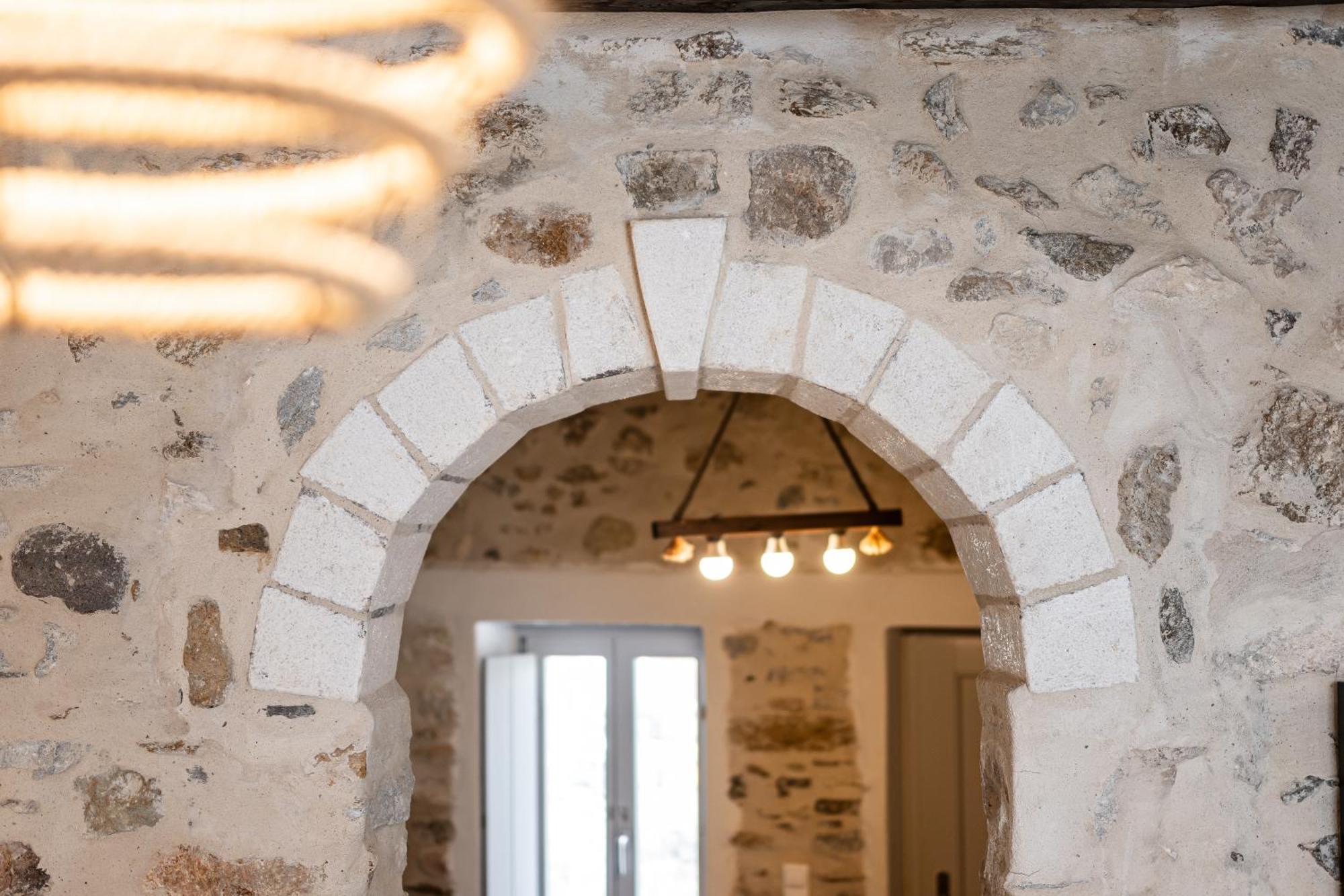 Апартаменты The White Stone House Naxos City Экстерьер фото